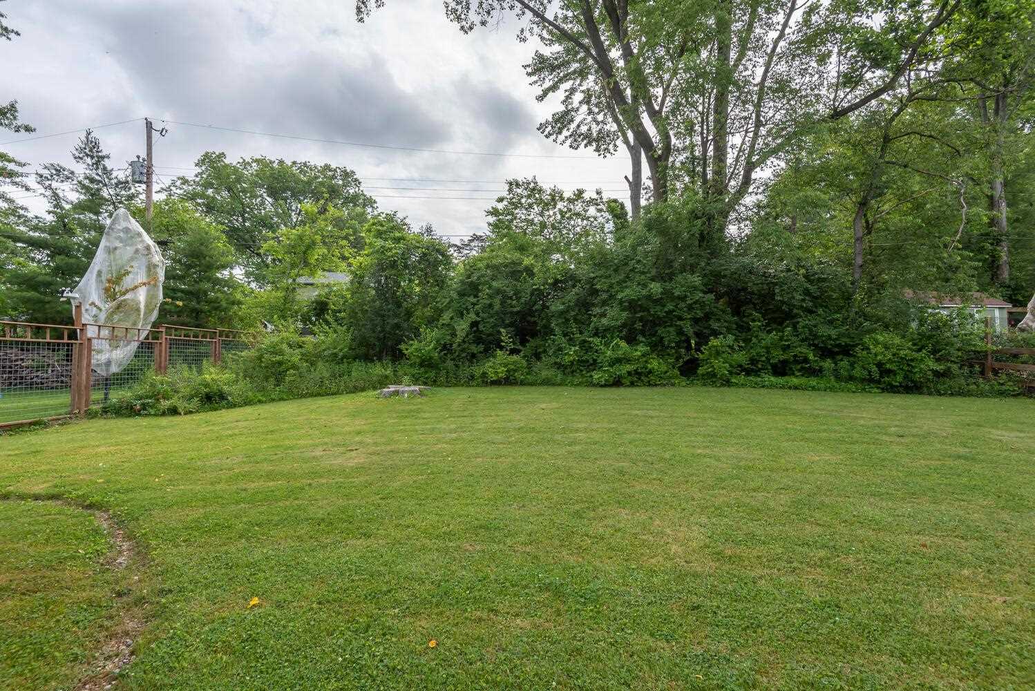 1025 S Hawthorne Drive Bloomington 202121737 CENTURY 21 Scheetz